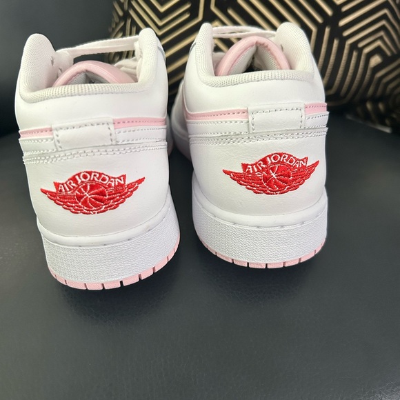 Nike Air Jordan 1 Low GS & Womens Pink Foam & Fire Red Sports Sneaker 553560-608 - Picture 4 of 8